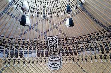 Аренда юрт: Аренда юрты, Каркас Деревянный, 85 баш, Стол — 28