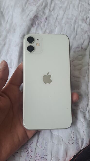 Apple iPhone: IPhone 11, Б/у, 128 ГБ, Белый, Зарядное устройство, Чехол, 72 %