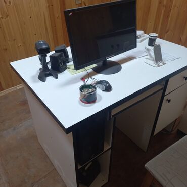 printer rengli: Market sahəsində istifadə olunan komputerlər satılır. 1. Anbar