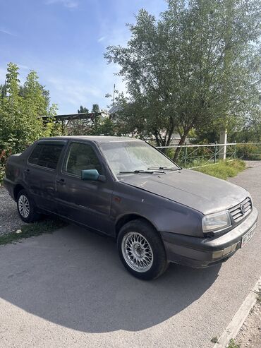 купить автомобиль маз в бишкеке: Volkswagen Vento: 1994 г., 2 л, Механика, Бензин, Седан