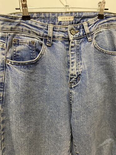Köynəklər: Mavi rəngli “DENIM” cins şalvar - Etiket ölçüsü: 29 yazılıb amma M və