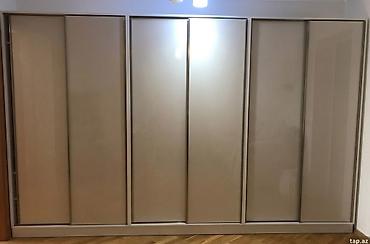 Шкафы: Geniş ölçülü sürgülü qapılı qarderob - Dizayn: Minimalist, açıq — 1