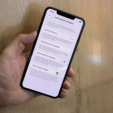 Apple iPhone: IPhone 11 Pro Max, Б/у, 256 ГБ, Space Gray, Чехол, 93 % — 5