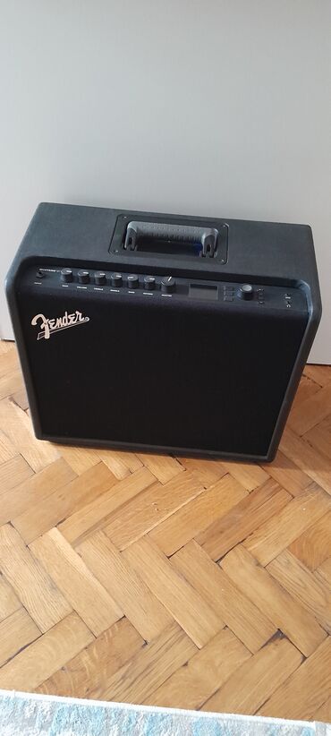 səsgücləndirici satılır: Fender mustanq GT100w.
taza kimidi.ec istifada olunmiyib