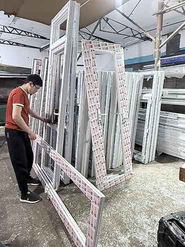 окна панорамные: Пластиковое окно на заказ, Тип окна: Балконные, Декоративные особенности: Фрамуга, Бесплатная установка, В рассрочку — 2