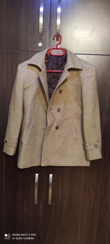 palto na devochek: Yarım palto. Cinicidən alınıb. 2 dəfə geyinib. 152 sm,12-13 yaş