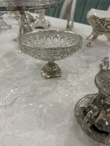 Наборы посуды: Распродаю Набор мельхиоровой посуды -дёшево 1.ваза для фруктов -2 шт — 8