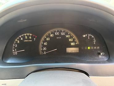 посадка машины: Toyota Ipsum: 2003 г., 2.4 л, Автомат, Бензин, Минивэн — 5