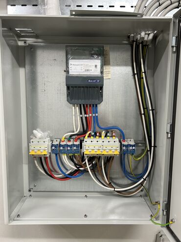 Электрики: Электрик | Перенос электроприборов, Прокладка, замена кабеля, Установка распределительных коробок Больше 6 лет опыта — 6