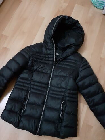 Zimske jakne: Punjena zimska jakna kratka M br. odlicna kao na slici. Par puta