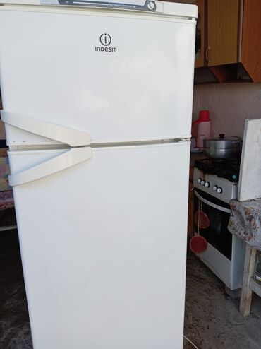 indesit soyuducular: İşlənmiş 2 qapılı Indesit Soyuducu Satılır, rəng - Ağ