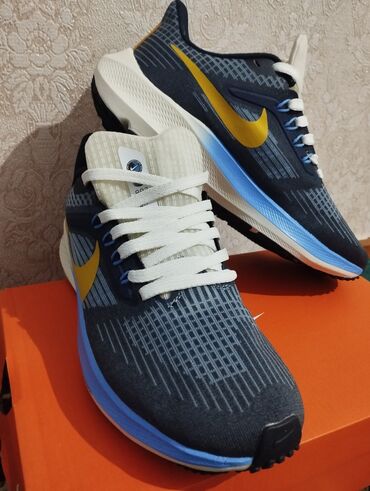 беговые красовки: Мужские кроссовки, 40, Nike, Новый, цвет - Голубой, Самовывоз