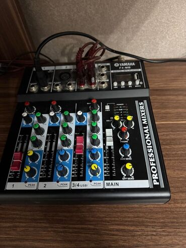 mikrofon sm58: Yamaha F4-MB audio mikser - 4 kanallı kompakt mikser: 1, 2 və 3/4