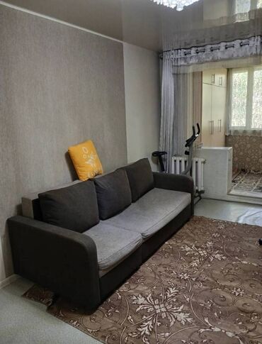 продам 3 х ком кв в мкр: 1 бөлмө, 38 кв. м, 104-серия, 4 кабат, Евроремонт