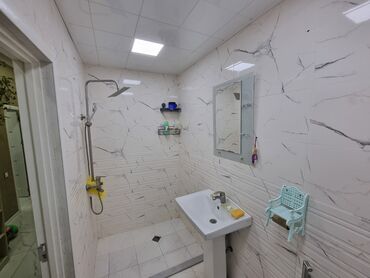 Uzunmüddətli kirayə mənzillər: - Çoxmərtəbəli yaşayış kompleksində mənzil. - Geniş, səliqəli həyət — 6