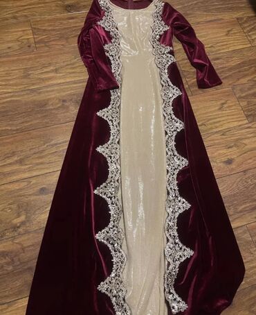 mona tasne m: One size, Other sleeves