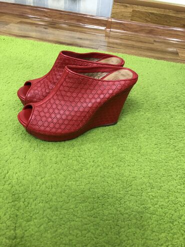 кожаные сандалии: Женские туфли турецкие Одевали 2 раза, почти новые. Кожаные турецкие