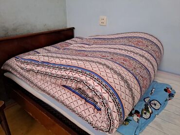 Pərdə və jalüzlər: Böyüklər üçün İşlənmiş Yun Döşək, Ünvandan götürmə
