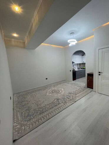 ош базардан квартира керек: 1 комната, 34 м², Индивидуалка, 3 этаж, Старый ремонт