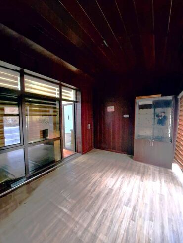 Ofislər: Nərimanov rayonu, “Təbriz” küçəsində, "Heydər Əliyev Mərkəzi"nə yaxın — 20