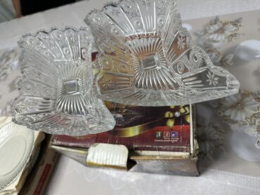декоративные столбы для забора: Набор из двух квадратных ваз из прозрачного стекла, украшенных
