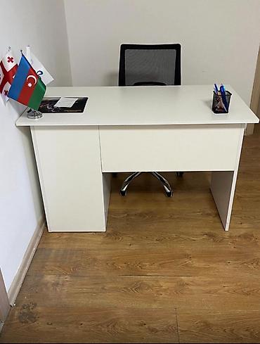 Ofis mebeli: Mebellər satılır - Ofis üçün yazı masası: ağ rəngdə, geniş iş səthi — 2