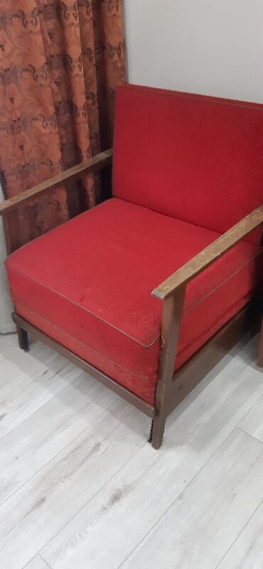 раскладной диван бу: Цвет - Красный, Б/у