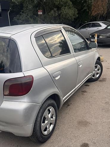 byd e1: Toyota Vitz: 2000 г., 1 л, Автомат, Бензин, Хэтчбэк — 4