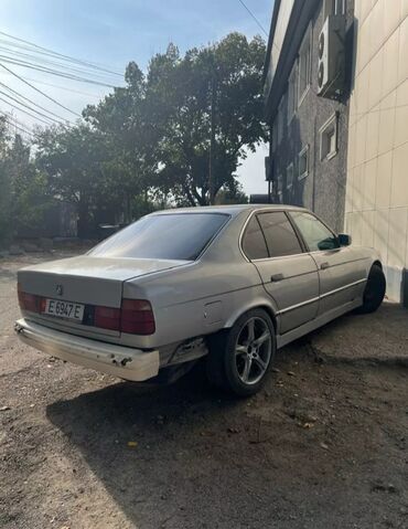 BMW: BMW 520: 1991 г., 2 л, Механика, Бензин, Седан