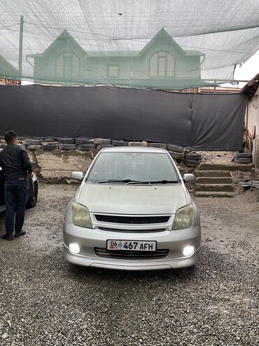 Toyota: Toyota ist: 2002 г., 1.5 л, Автомат, Бензин, Хэтчбэк