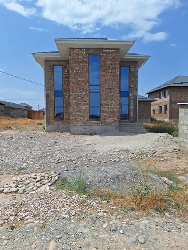 продаю частный дом район рухий мурас тунгуч: 🏡 2-этажный дом, ПСО 📍 ж/м Рухий Мурас, ул. Ат-башы ✅ Участок: 4