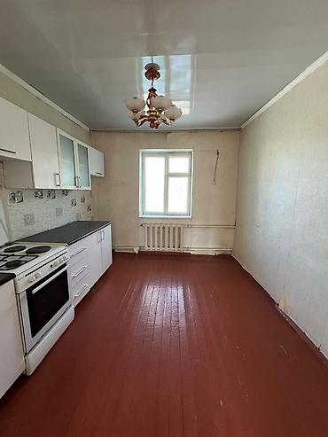 Продажа коттеджей и домов: Продаётся уютный кирпичный дом в центре села Кунтуу Вторая улица от — 6