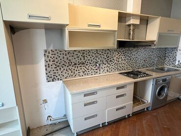 yeni kuxna mebelleri: Metbex mebeli 4 metre üsdünde qaz moyka asbirator hamsida bahali