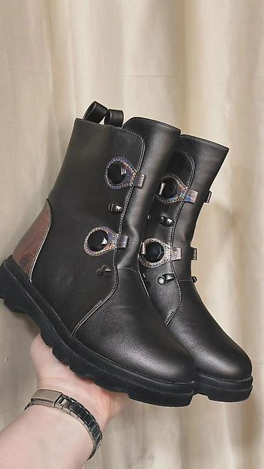 Ботинки и ботильоны: Срочно продаются. Скидка . Акция. Женские челси на массивной подошве — 11