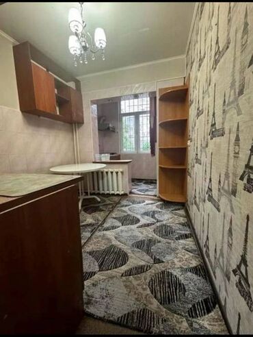 продам 3 х ком кв в мкр: 2 бөлмө, 52 кв. м, 106-серия, 1 кабат, Евроремонт