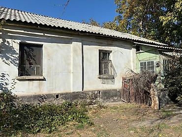 круглый: Продаётся земельный участок с домом и хозяйственными постройками. Дом — 4