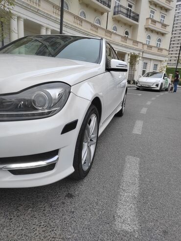 Mercedes-Benz: Mercedes‑Benz C‑Class sedan - Kuzov: Ağ rəng, 4 qapı, sedan - — 4