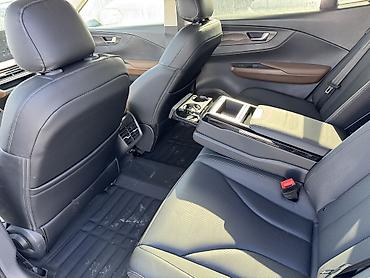 Другие автомобили: Hongqi E-QM5 Hongqi E-QM5 — китайский электрический седан E-класса — 6