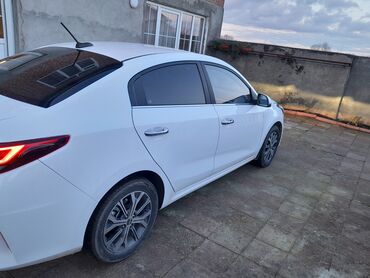 Kia: Kia Cerato (yeni loqolu), ağ rəng, sedan. Xüsusiyyətlər: - Güclü və — 8