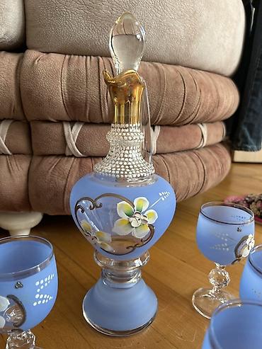 Mavi şüşə qrafin dəsti - Tərkibi: 1 ədəd qapaqlı qrafin və 6 ədəd lalafo.az -da Mavi şüşə qrafin dəsti - Tərkibi: 1 ədəd qapaqlı qrafin və 6 ədəd