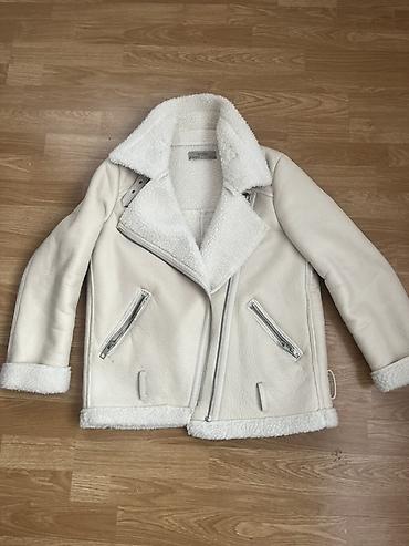 Zimske jakne: Ženska jakna od veštačkog krzna (shearling stil) u krem/beloj boji. - — 1