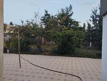 Продажа коттеджей и домов: 🏡 Продается уютный дом в ж/м Ала-Тоо! 📍 Ориентир: 100 метров от — 5