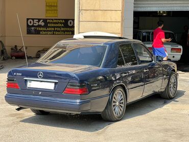 Mercedes-Benz E 220: 2.2 l | 1994 il Sedan