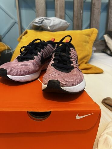 Krossovka ve ketlər: Nike, Ölçü: 41.5, rəng - Çəhrayı, Yeni
