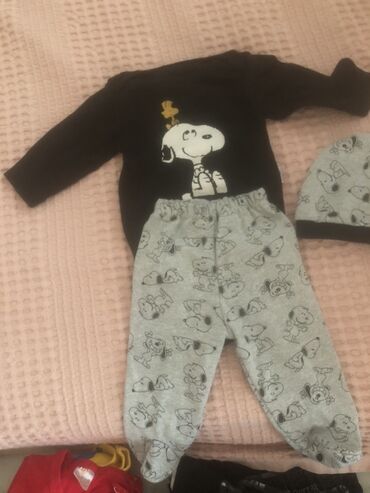 Dəstlər: Körpə geyim dəsti - 3 ədəd qalın, ayaqlı tulum: - Açıq mavi rəngdə — 47