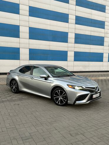 Toyota: Toyota Camry: 2021 г., 2.5 л, Автомат, Гибрид, Седан — 2