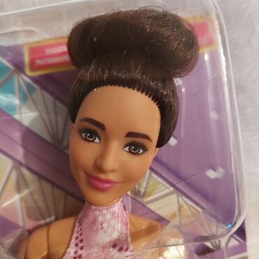 игрушки кукла: Продаю новую куклу барби оригинал, молд вайолет,фигуристка,новая,из