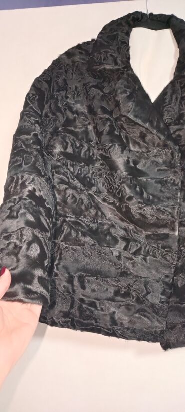 Krzneni kaputi: L, Sa postavom, bоја - Crna — 1