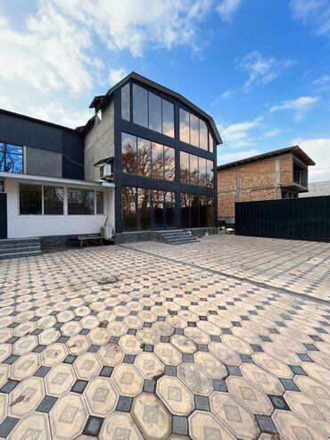 участок сатылат сокулук: Срочно продается 3 этажное коммерческое помещение Свободного