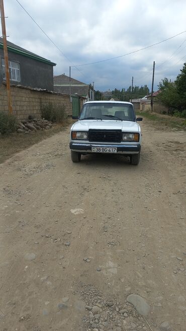 Скупка авто: VAZ 2107, ağ rəng, sedan kuzov. Xüsusiyyətlər: - 4 qapı, 5 yerlik